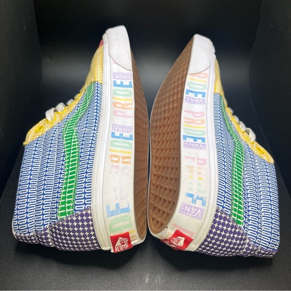 Vans Sk8-Mid Pride Multi color LGBTQ
Men’s SZ 7.5 or women size SZ 9
Collectors - Picture 5 of 11